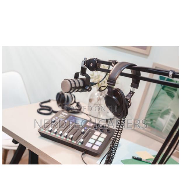 Rode Podmic Dynamic Podcasting Microphone (Black) · Photo 5