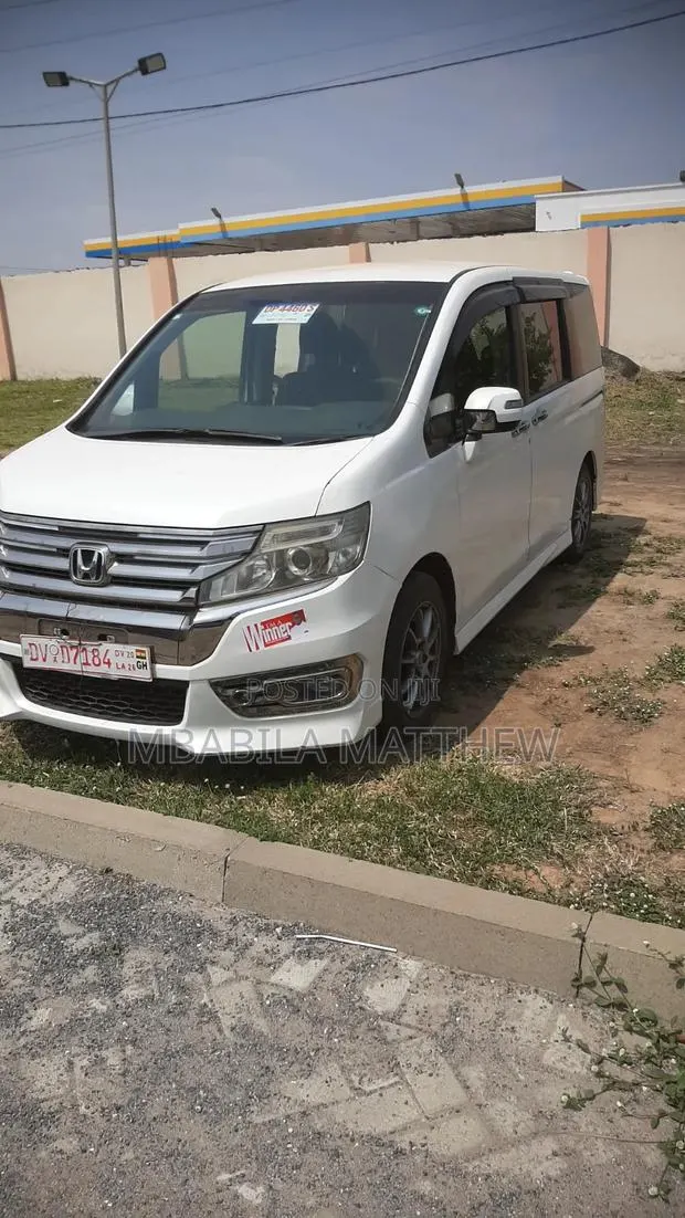 Honda Stepwgn 2012 White · Photo 1