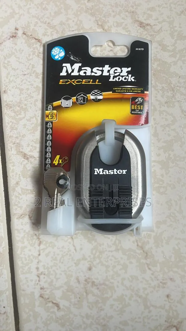 Masterlock Closed Shackle Padlock M187d New 1 Padlock 4 Keys · Photo 1