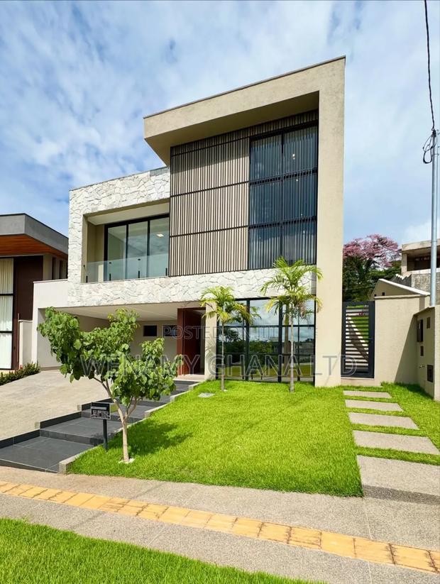 5bdrm House in Accra for sale · Photo 1
