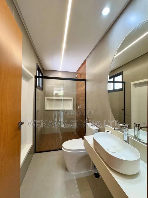 5bdrm House in Accra for sale · Photo 2