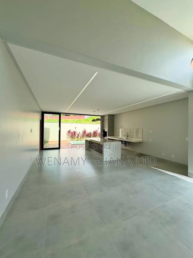 5bdrm House in Accra for sale · Photo 3