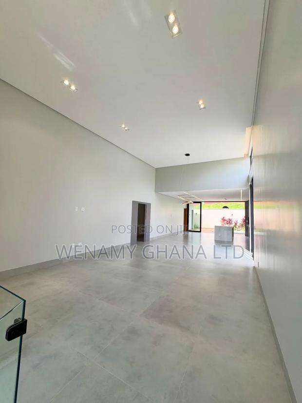 5bdrm House in Accra for sale · Photo 6