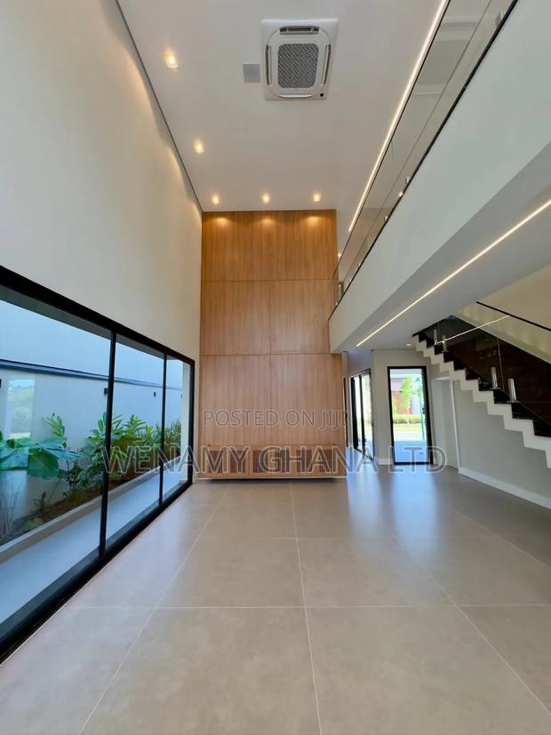 4bdrm Duplex in Accra for sale · Photo 5