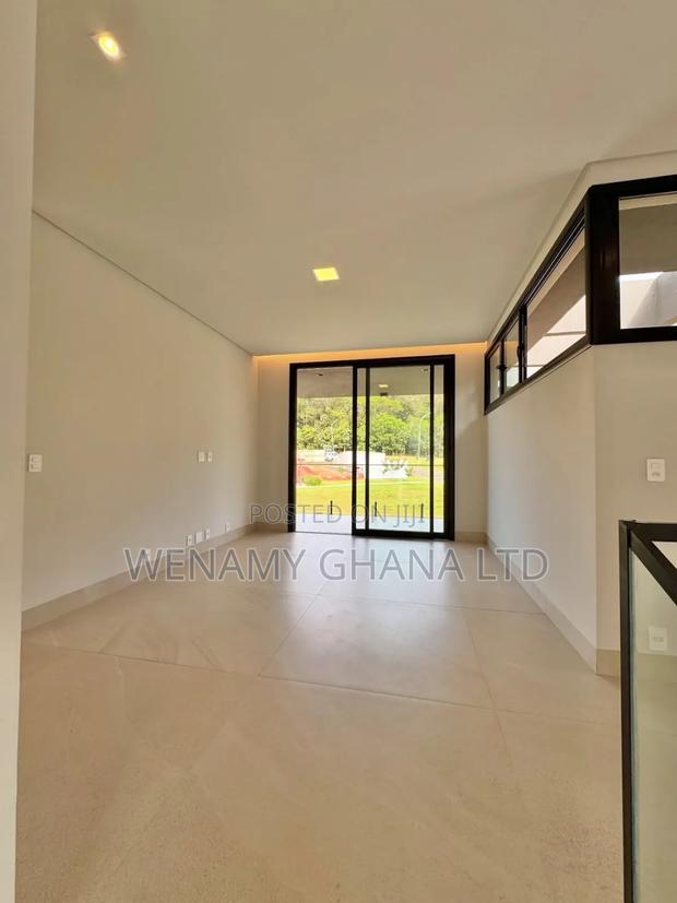 4bdrm Duplex in Accra for sale · Photo 8