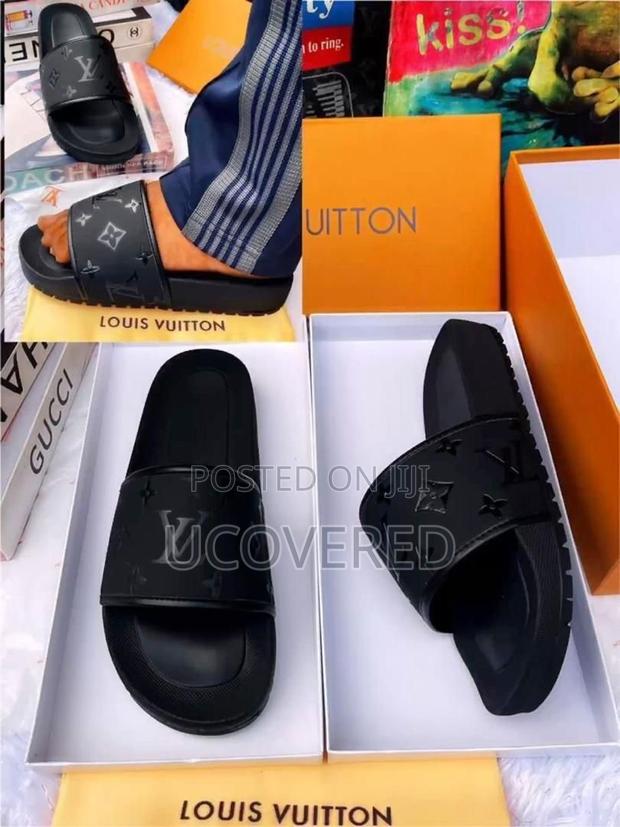 Louis Vuitton Home Non-Slip Open Toe Slippers Unisex · Photo 1