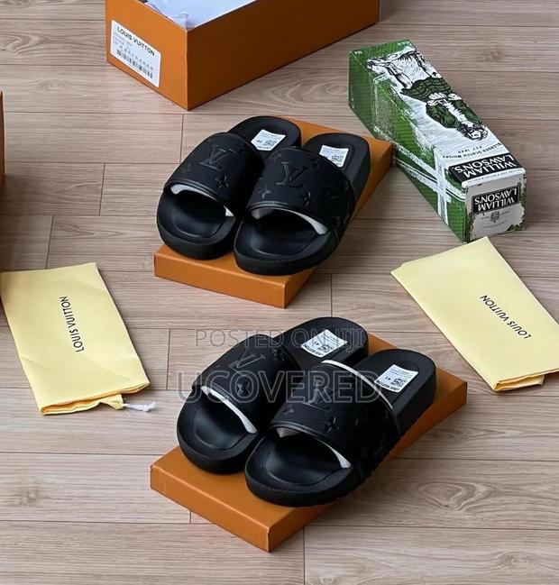 Louis Vuitton Home Non-Slip Open Toe Slippers Unisex · Photo 3