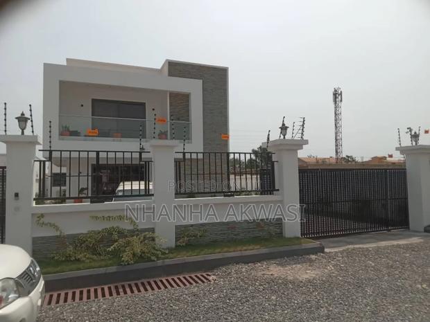 4bdrm House in Sakumono, Tema Metropolitan for sale · Photo 2