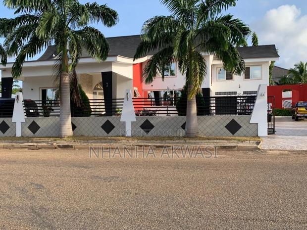 5bdrm House in Airport Hills, Tema Metropolitan for sale · Photo 1