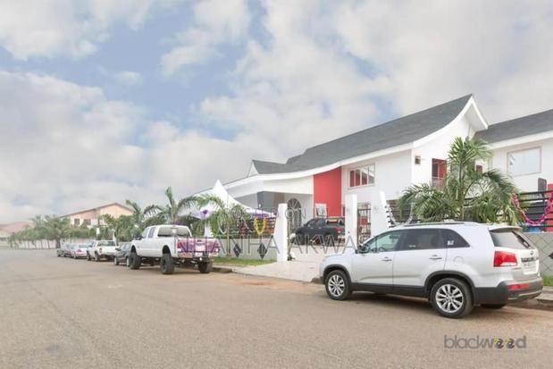 5bdrm House in Airport Hills, Tema Metropolitan for sale · Photo 6