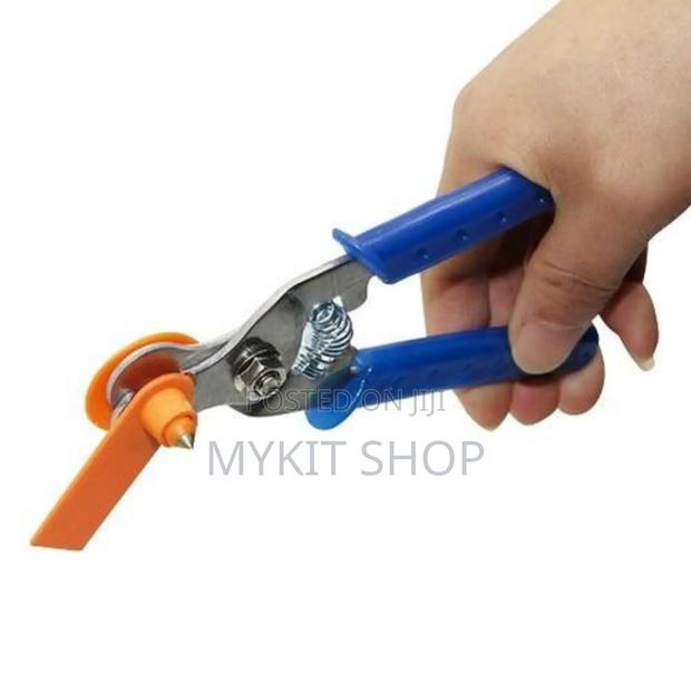 Ear Tags Remover · Photo 1
