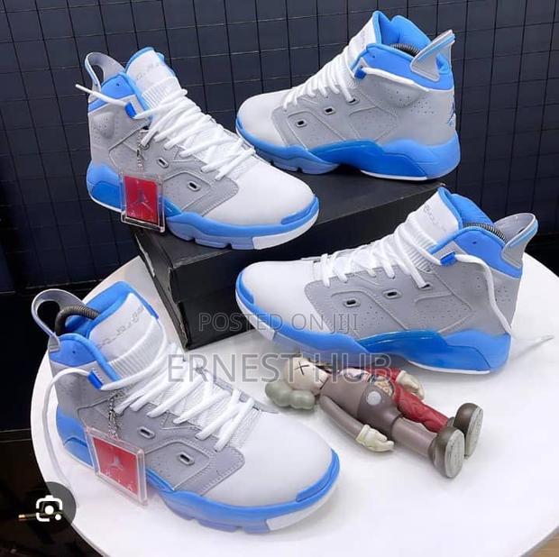 Jordan 6 Retro Blue · Photo 1
