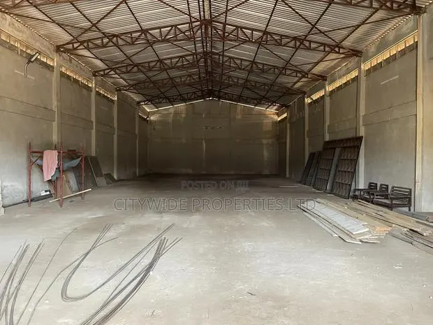Warehouse 500 SQM for Rent at Teshie Nungua · Photo 1