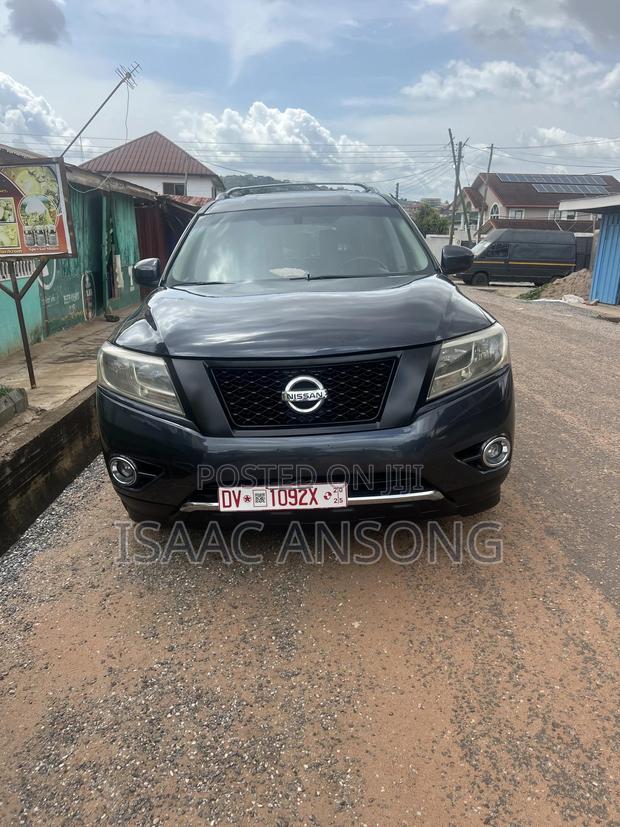 Nissan Pathfinder 2016 Gray · Photo 2