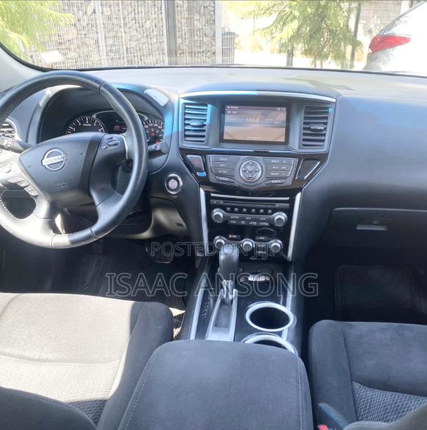 Nissan Pathfinder 2016 Gray · Photo 4