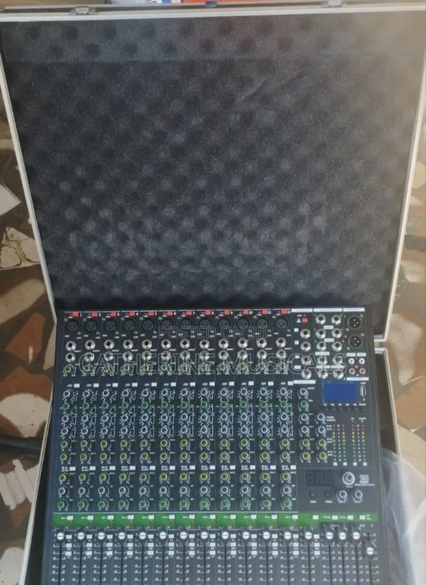 Jac SMX - 12 ,12- Channel Raw Mixer · Photo 1