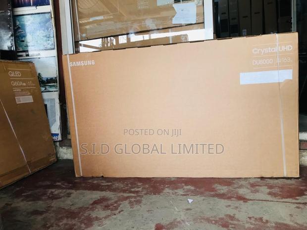 Watch Your Favorite Content in on Samsung Du8000 65 Inche · Photo 1