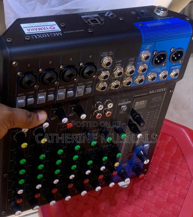 Yamaha Mg 12xu 12- Input 4-Bus Analog Mixer · Photo 1