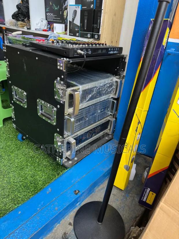 Jac -12units Amplifier Rack · Photo 2