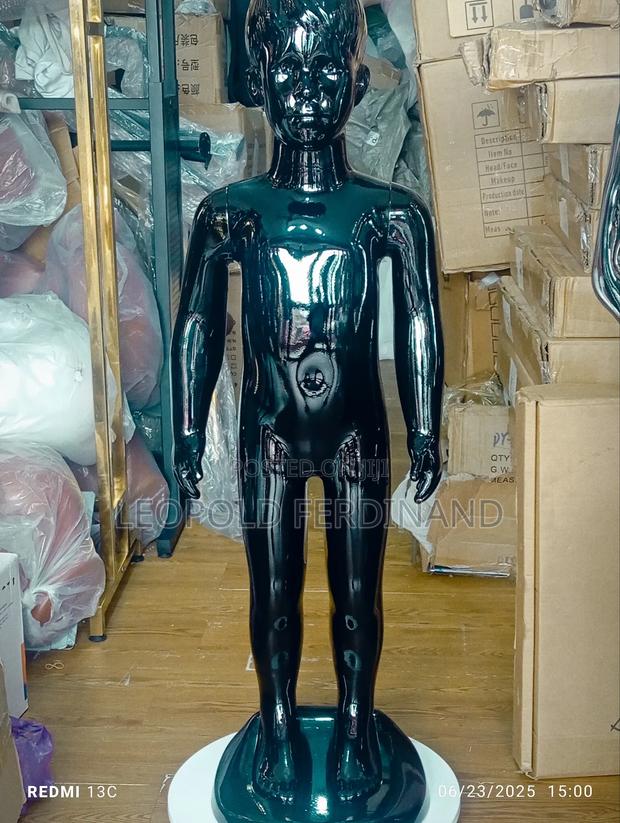 Black Kid Mannequin · Photo 1