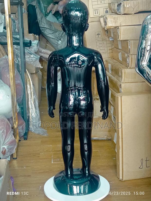 Black Kid Mannequin · Photo 3