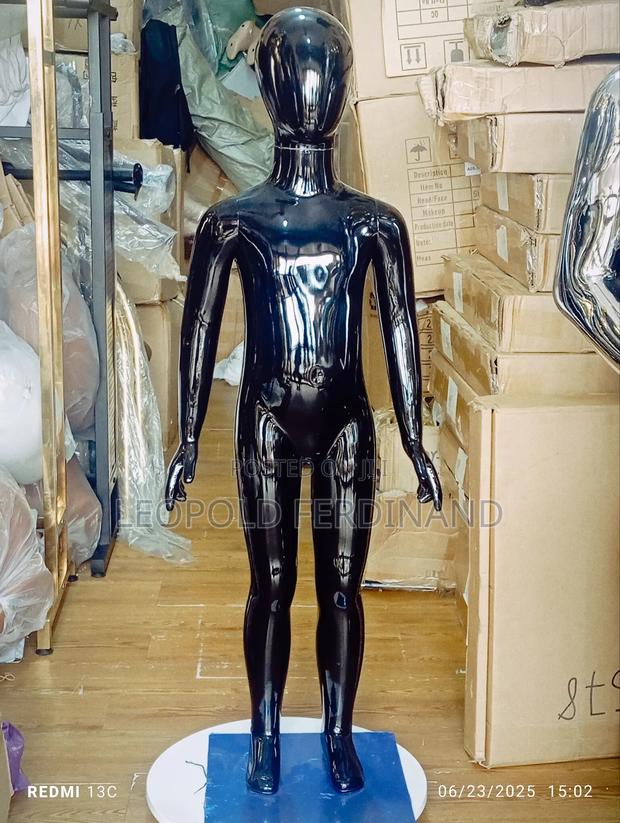 Faceless Black Kid Manikins · Photo 1