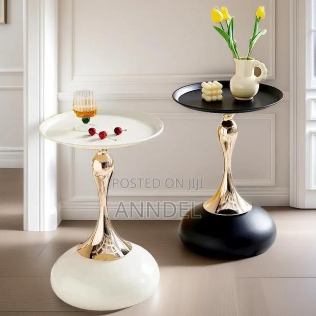Classic Coffee Table or Bedside Table · Photo 4