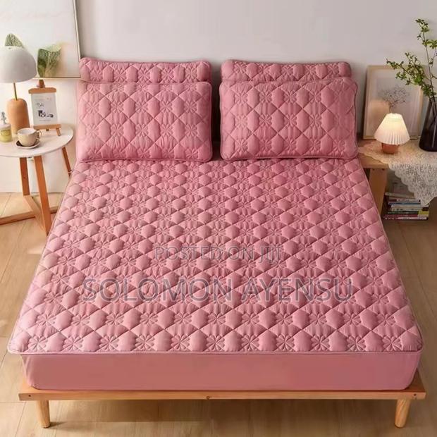 Quality Water Proof Bedcovers King Size Available · Photo 1