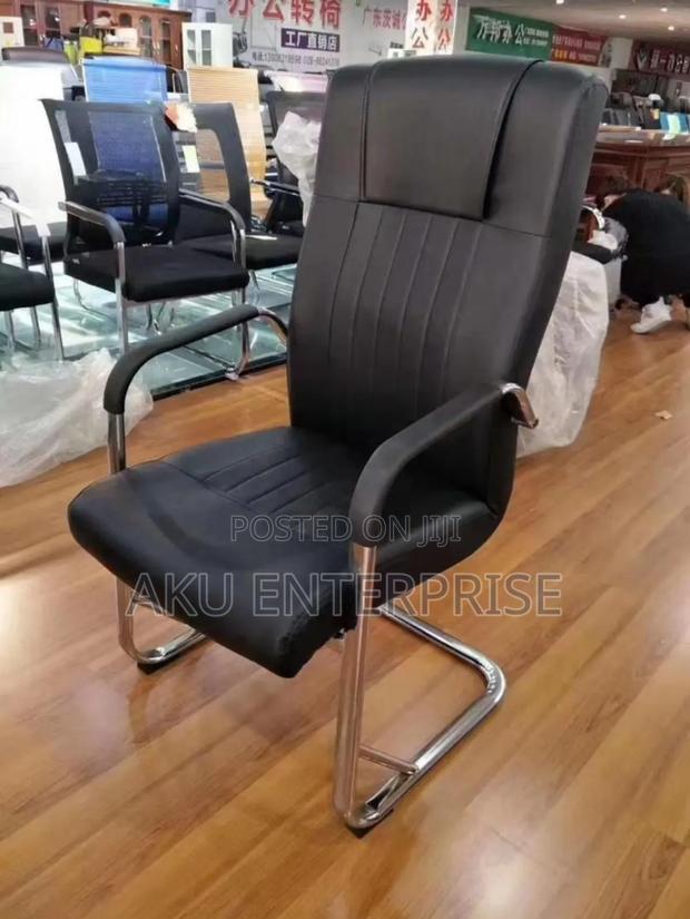 Ergonomic Leather Office Conference Chair · Photo 1