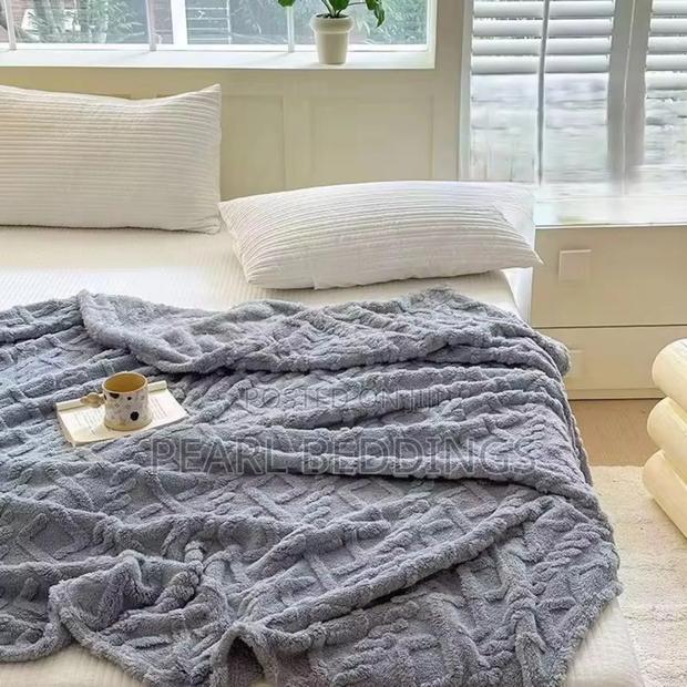 Luxurious Stripped Throw Blanket Available in Many Colors · Photo 4