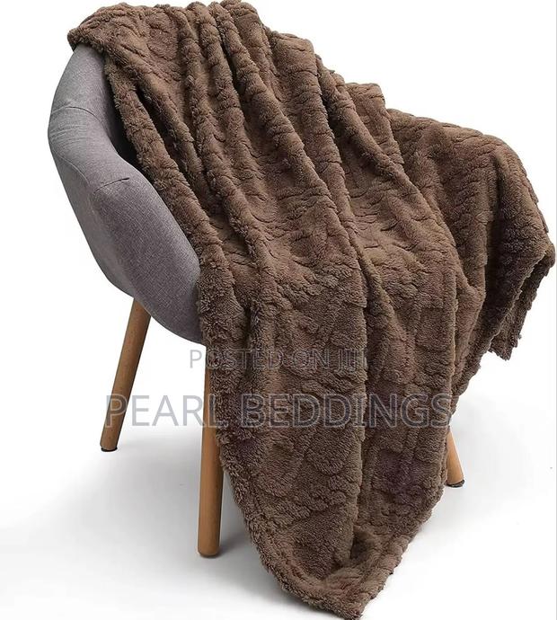 Quality Luxurious Stripped Throw Blanket Available in Colors · Photo 4