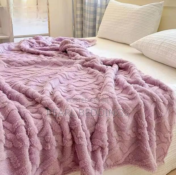 Quality Luxurious Stripped Throw Blanket Available in Colors · Photo 7