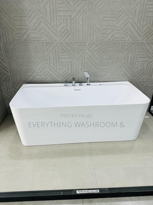 White Bathtub_ceramic Bathtub_straight Bath With Accessories · Photo 1