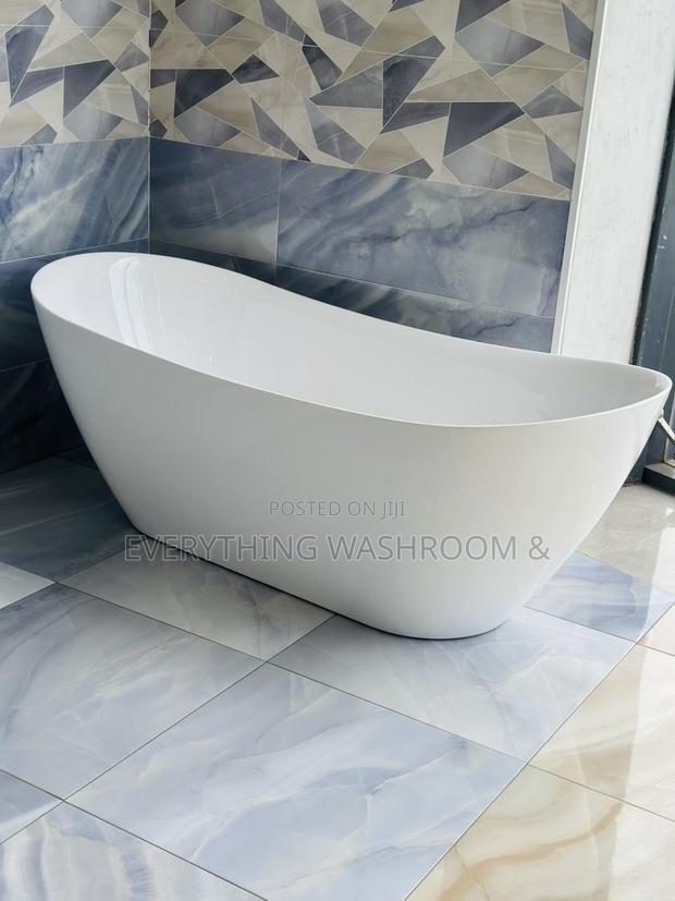 Free Standing Bathtub_white Bathtub_bathtub With Accessories · Photo 1