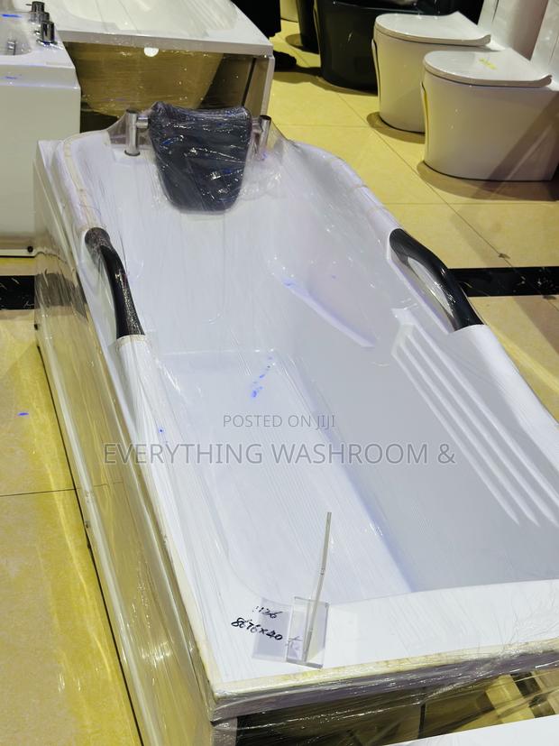 1700mm Straight Bathtub + Memory-Foam Headrest Cushion · Photo 1