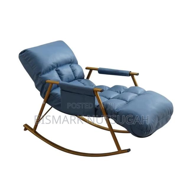 Rocking Luxury Lounge Chair · Photo 1