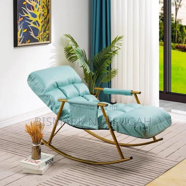 Rocking Luxury Lounge Chair · Photo 2