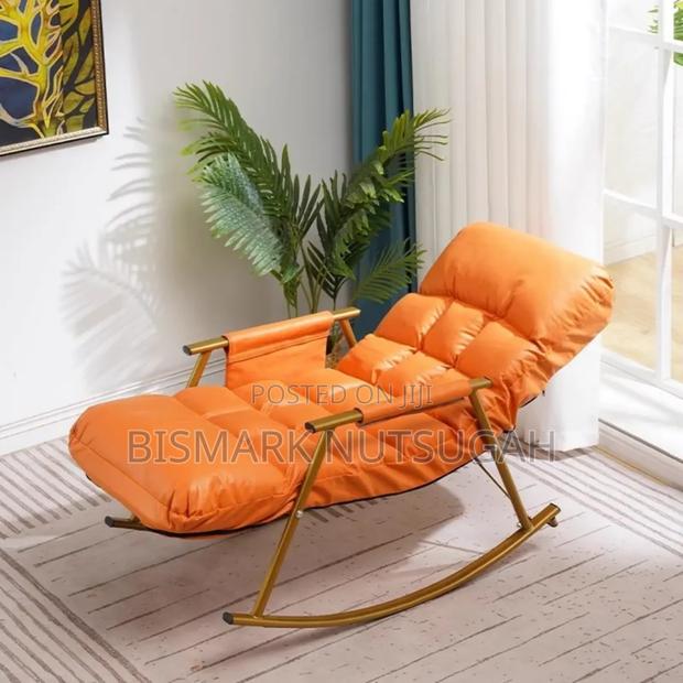 Rocking Luxury Lounge Chair · Photo 4