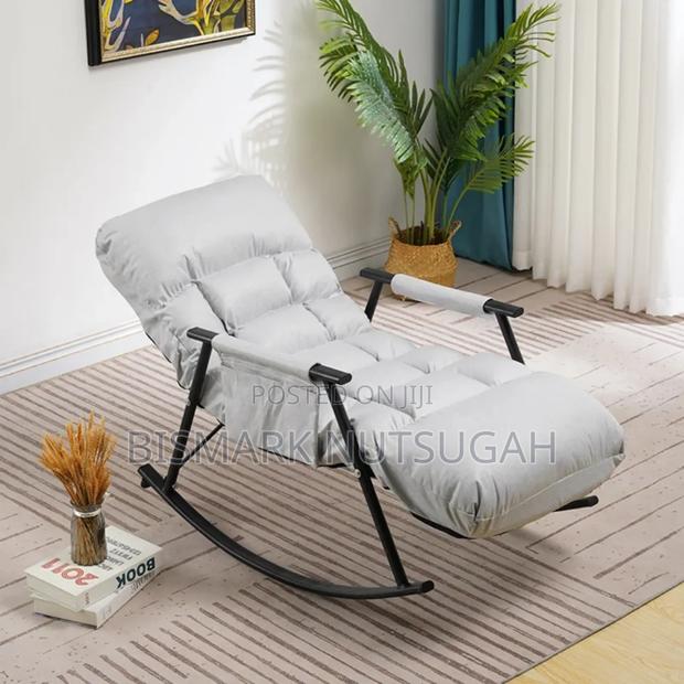 Rocking Luxury Lounge Chair · Photo 5