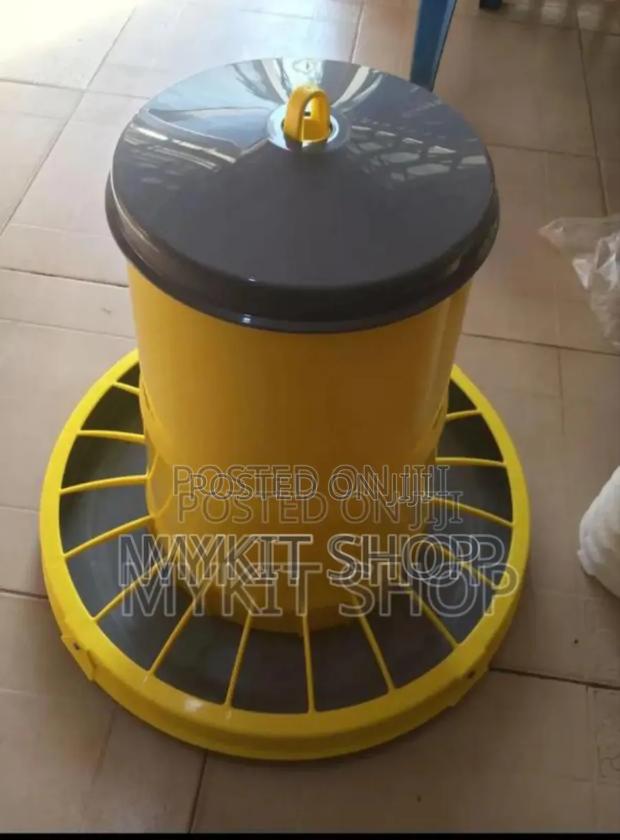 Poultry Feeder Durable 22kg · Photo 1