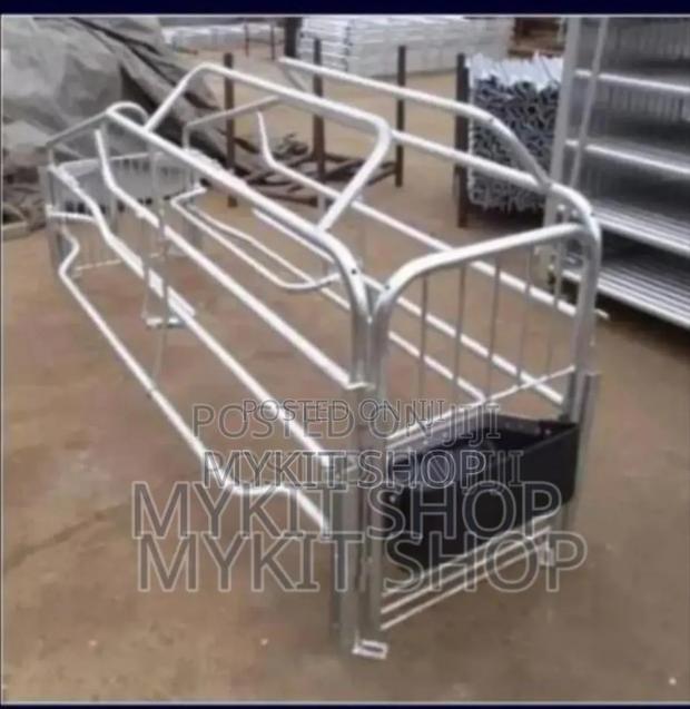 Farrowing Crates · Photo 2