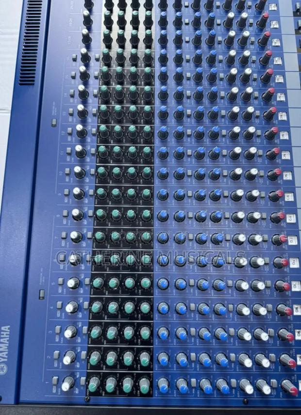 Yamaha Mg 240- 24 Channel Raw Mixer · Photo 2