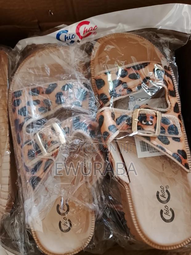 Classic Stylish Flip Flops · Photo 8