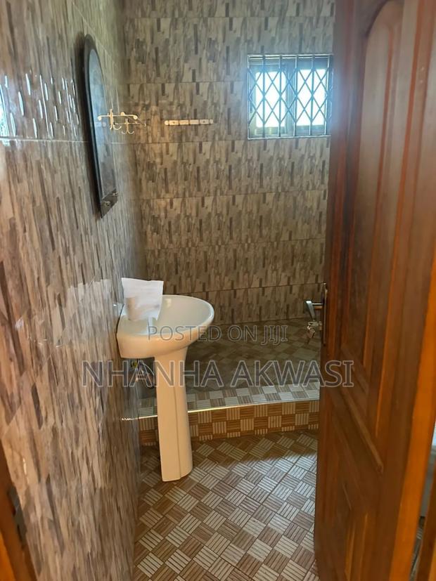 4bdrm House in Community 16, Tema Metropolitan for rent · Photo 4