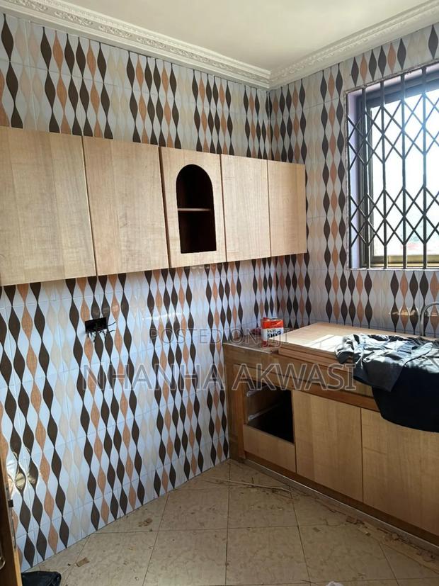 4bdrm House in Community 16, Tema Metropolitan for rent · Photo 5