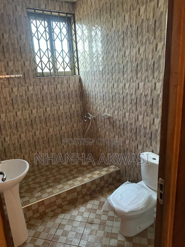 4bdrm House in Community 16, Tema Metropolitan for rent · Photo 8