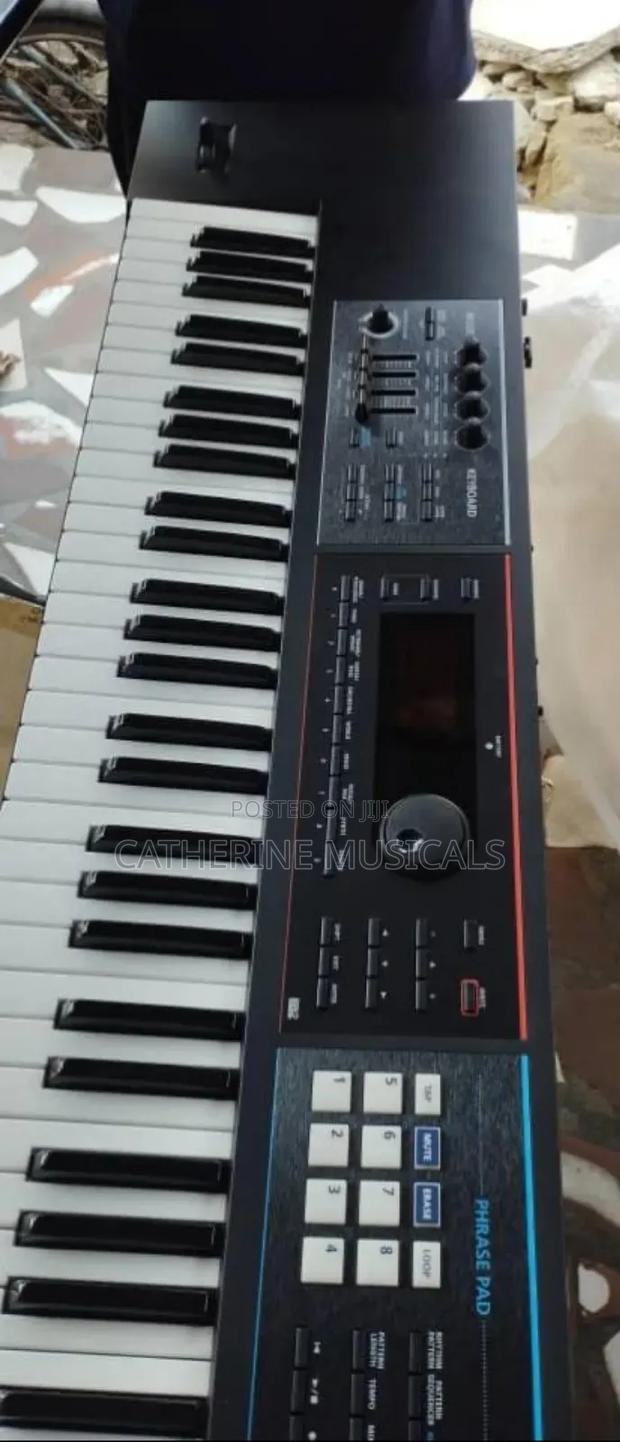 Roland Juno-Ds 61-Key Lightweight Synth-Action Keyboard · Photo 2