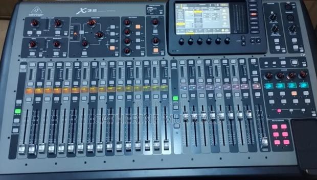 Behringer X32 Digital Mixer · Photo 1