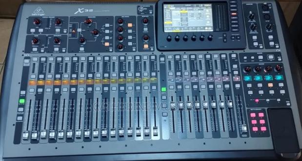 Behringer X32 Digital Mixer · Photo 2