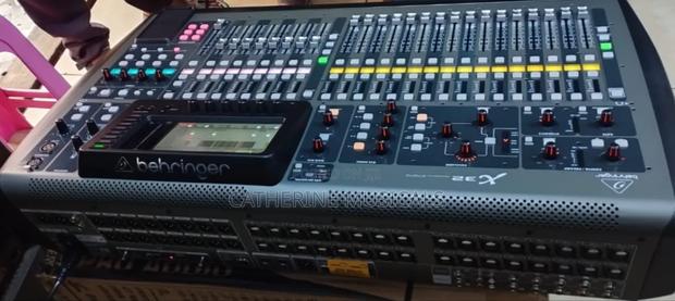 Behringer X32 Digital Mixer · Photo 3